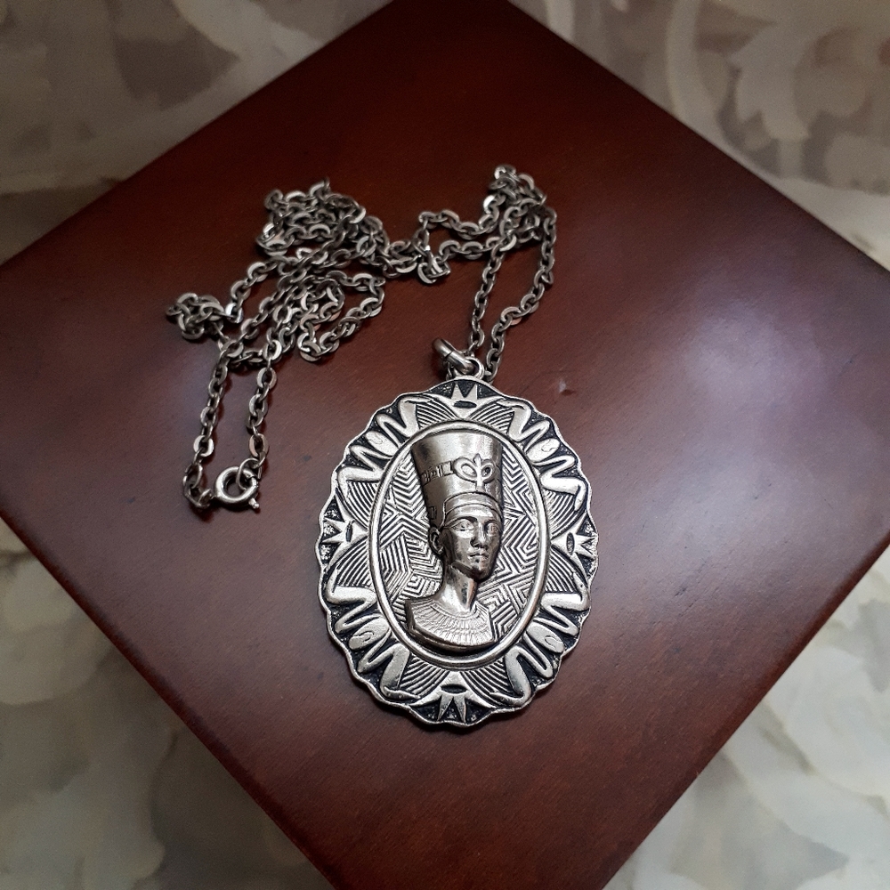 Vintage silver tone ancient Egypt pharaoh necklace